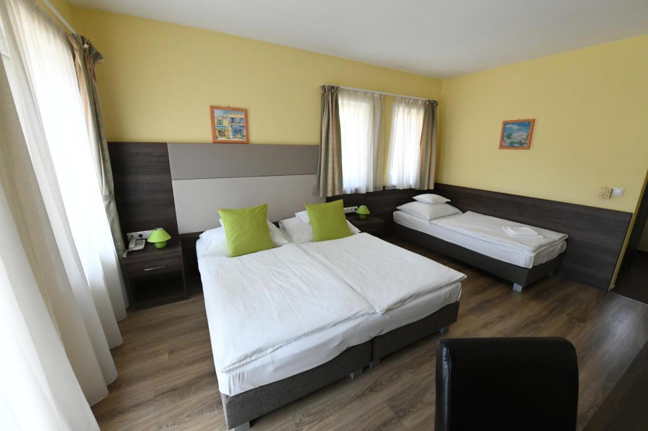 Jade Hotel-Ezuesthid Hotel Veszprem Bagian luar foto