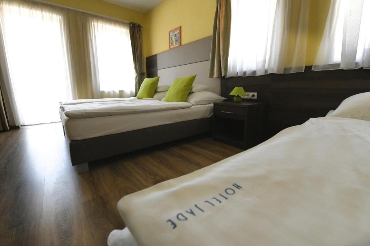 Jade Hotel-Ezuesthid Hotel Veszprem Bagian luar foto